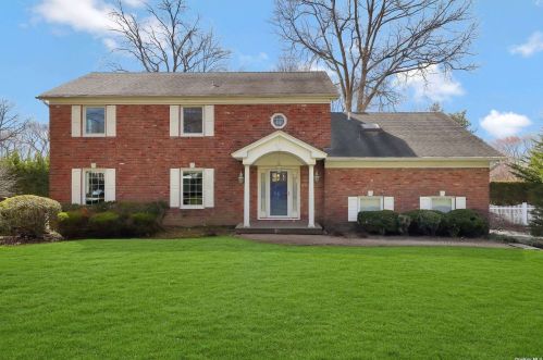 122 Ryder Ave, Huntington Station, NY 11746-6125