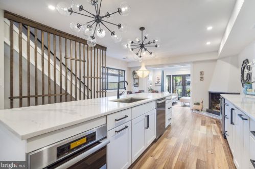 5608 39th St, Washington, DC 20015-2906