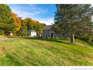 44 Huckleberry Hill Rd, Avon, CT 06001-3103