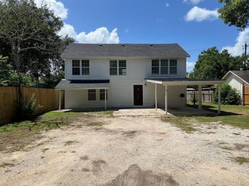 610 Division St, Edna, TX 77957-3909