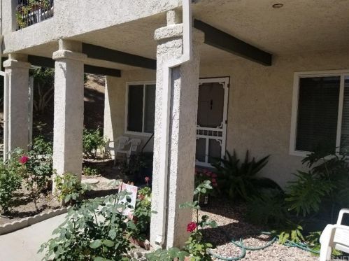 19826 Spanish Oak Dr, Santa Clarita, CA 91321-1338