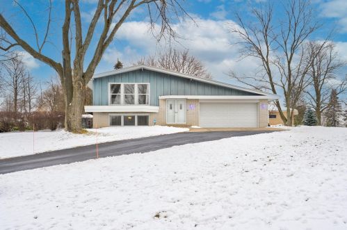 21695 Belgren Rd, Waukesha, WI 53186-5404