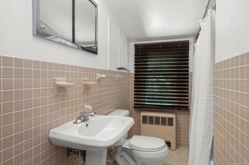 17 Widmer Rd, New Hamburg NY  12590-3019 exterior