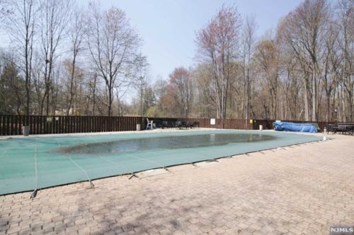 2904 Mark Twain Way, Mahwah NJ  07430-3429 exterior