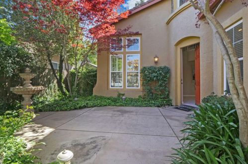 2044 Sugarbowl Way, Lodi CA  95242-4752 exterior