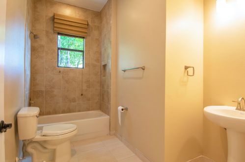 109 Calmo Cir, Port Saint Lucie FL  34984-6610 exterior