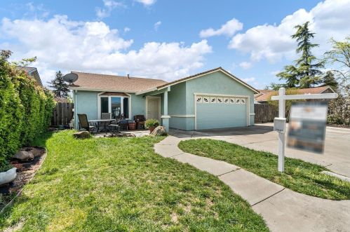 1322 Carla Ct, Ripon, CA 95366-2847