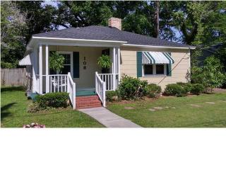 108 Churchill Dr, Mobile, AL 36606-1937