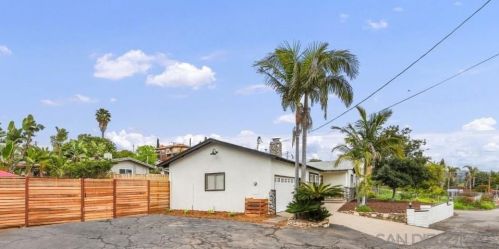 750 Smith Dr, Vista CA  92084-4428 exterior