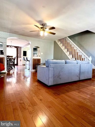 6339 Elmhurst St, Philadelphia PA 19111-5804 exterior