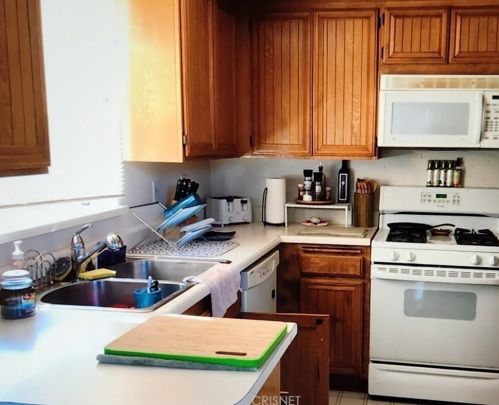 20330 Fanchon Ln, Santa Clarita, CA 91351-5501
