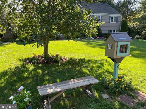1325 Moon Dr, Yardley, PA 19067-3226
