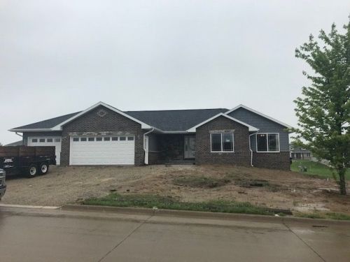 9427 Lara Dr, Centralia, IA 52068-8095