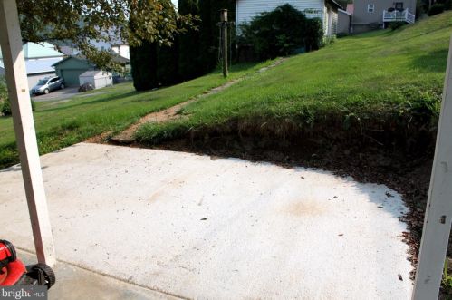 133 Vandevender St, Shirleysburg, PA 17066-1581