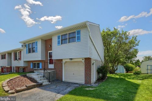 38 Pickford Dr, Lancaster, PA 17603-9315