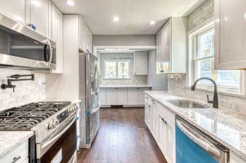 2381 Yorktown St, Rockville Centre NY  11572-1717 exterior