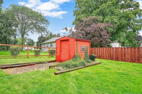 57 Keeney St, Manchester CT 06040-6426 exterior