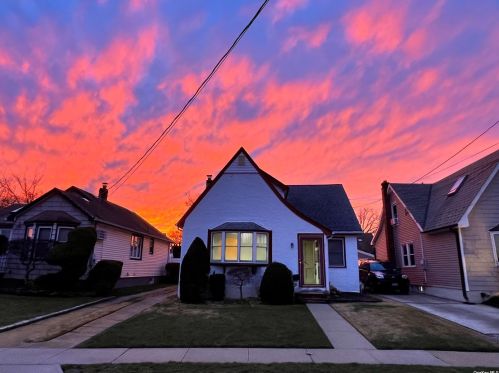 2130 Johnson Pl, North Bellmore, NY 11710-3506
