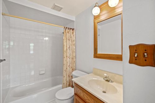 1220 Harvest Ct, Bridgeville PA  15017-1108 exterior