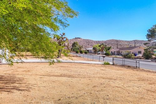 7645 Victoria Ave, Yucca Valley CA  92284-6152 exterior