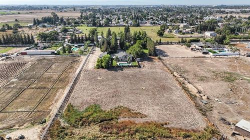 1812 Golf Rd, Turlock CA  95380-9746 exterior