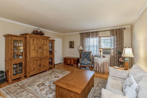 2547 Jerusalem Ave, North Bellmore, NY 11710-1884