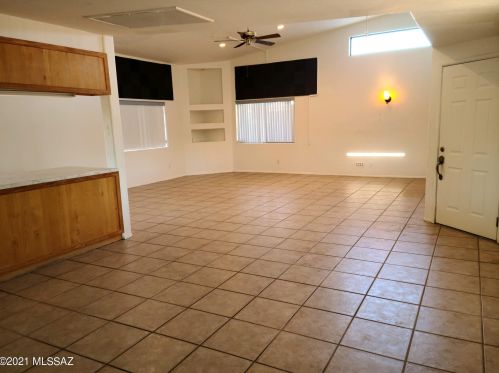 5237 21st St, Tucson, AZ 85711-5015