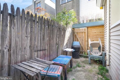 738 Medina St, Philadelphia PA  19147-5727 exterior