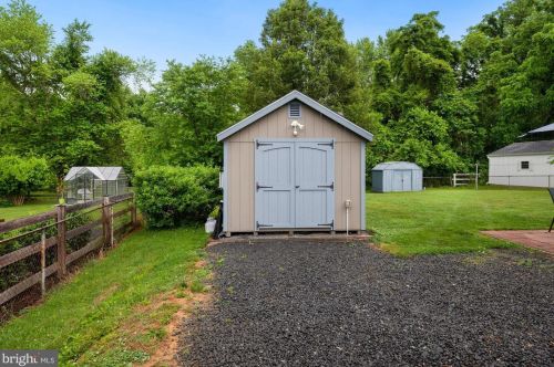 17516 Harmony Church Rd, Hamilton VA  20158-9040 exterior