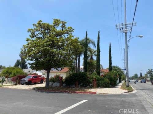 7557 Genesta Ave, Van Nuys, CA 91406-2611