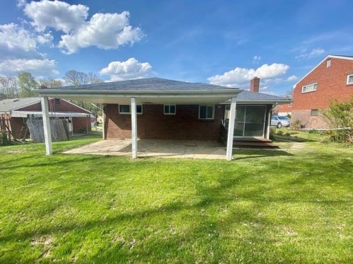 1004 Santa Monica Dr, Mckeesport, PA 15133-3710