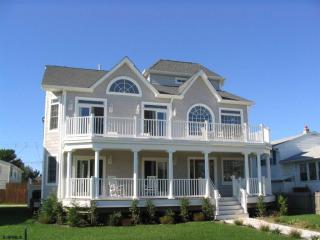 214 18th St, Brigantine City, NJ 08203-2014