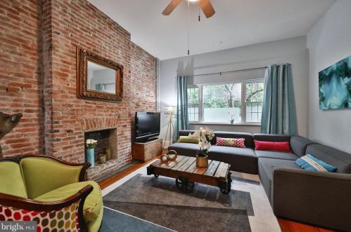 1022 Fitzwater St, Philadelphia, PA 19147-2731