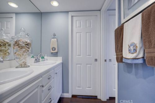 24 Bolivar St, Newport Beach CA  92663-4420 exterior