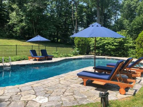 22 Cecilia Ln, Pleasantville, NY 10570-1502
