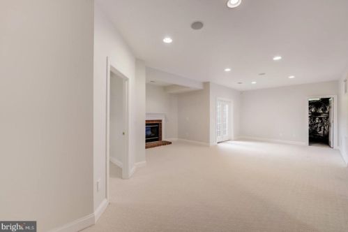 4424 Tuscany Ct, Woodbridge VA  22192-5519 exterior