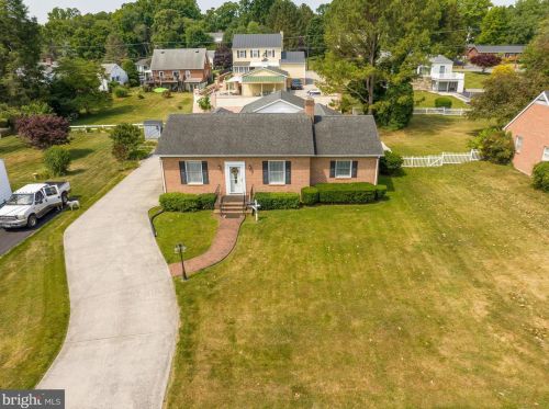 616 Seminary St, Charles Town WV  25414-1447 exterior