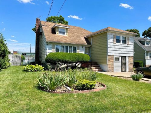 118 Hausch Blvd, Roosevelt, NY 11575-1515