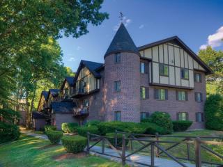 1 Newcastle Dr, Nashua NH  03060-6648 exterior