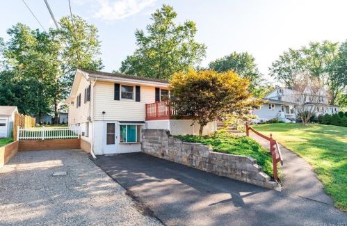 93 Valley View Rd, Milford, CT 06461-2350