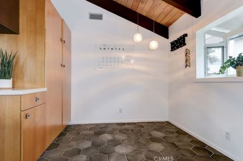 220 Beryl St, Redondo Beach CA  90277-2111 exterior