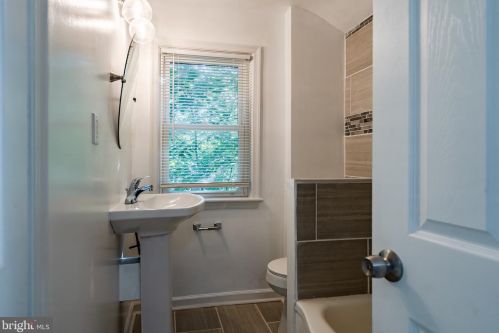 156 Riverview Dr, New Castle DE  19720-2732 exterior