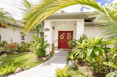 1002 Albatross Ave, Fort Pierce, FL 34983-3904