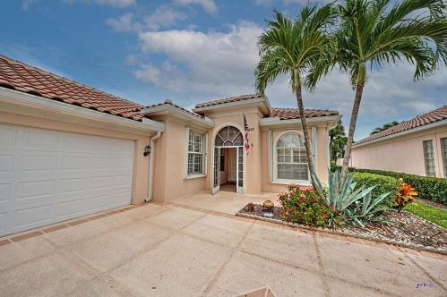 8221 Palm Hammock Ln, Hobe Sound, FL 33455-8223