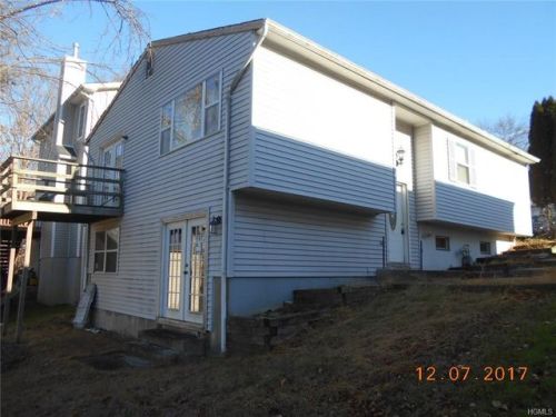 3 Pine St, Middletown, NY 10940-6230
