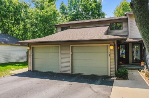 1594 Amy St, Green Bay, WI 54302-2408