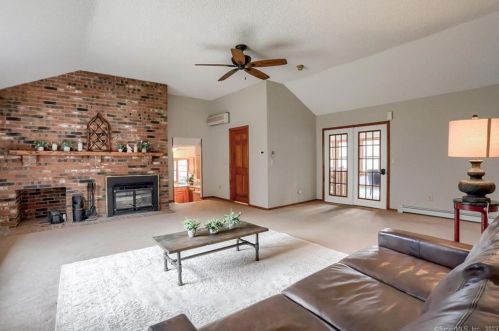 8 Thunder Ridge Rd, Sandy Hook CT  06482-1643 exterior