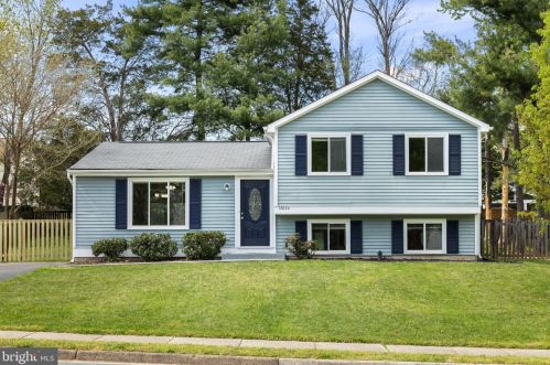 12824 Framingham Ct, Herndon, VA 20171-2619