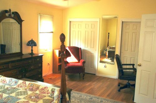 11 Elm Ter, Flemington NJ  08822-3169 exterior