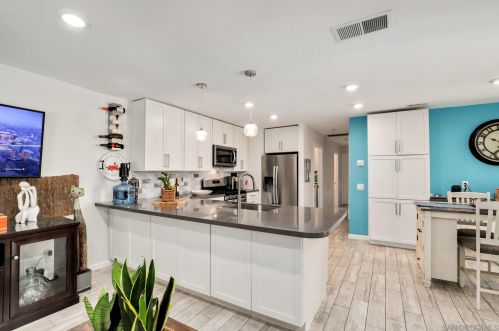 4073 Lake Blvd, Oceanside CA  92056-4604 exterior